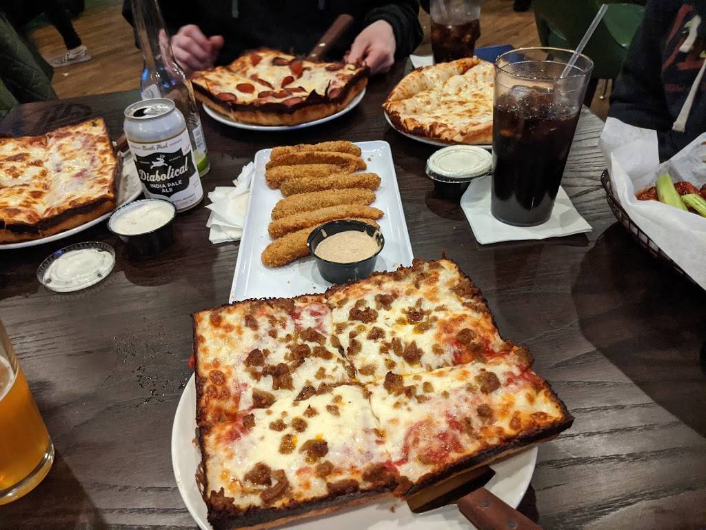 Green Lantern Pizza | restaurant | 4033 W 12 Mile Rd, Berkley, MI 48072, USA | 2489519292 OR +1 248-951-9292