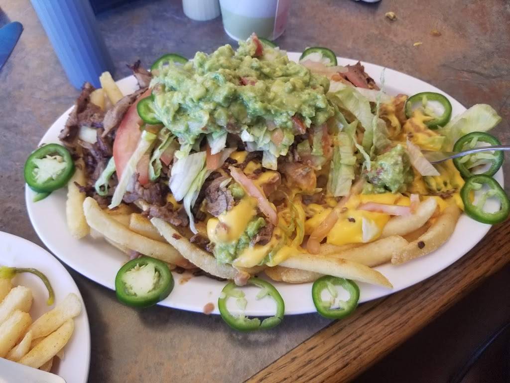 Toms Famous Burgers 5 | restaurant | 3635 E Imperial Hwy, Lynwood, CA 90262, USA | 3106318633 OR +1 310-631-8633