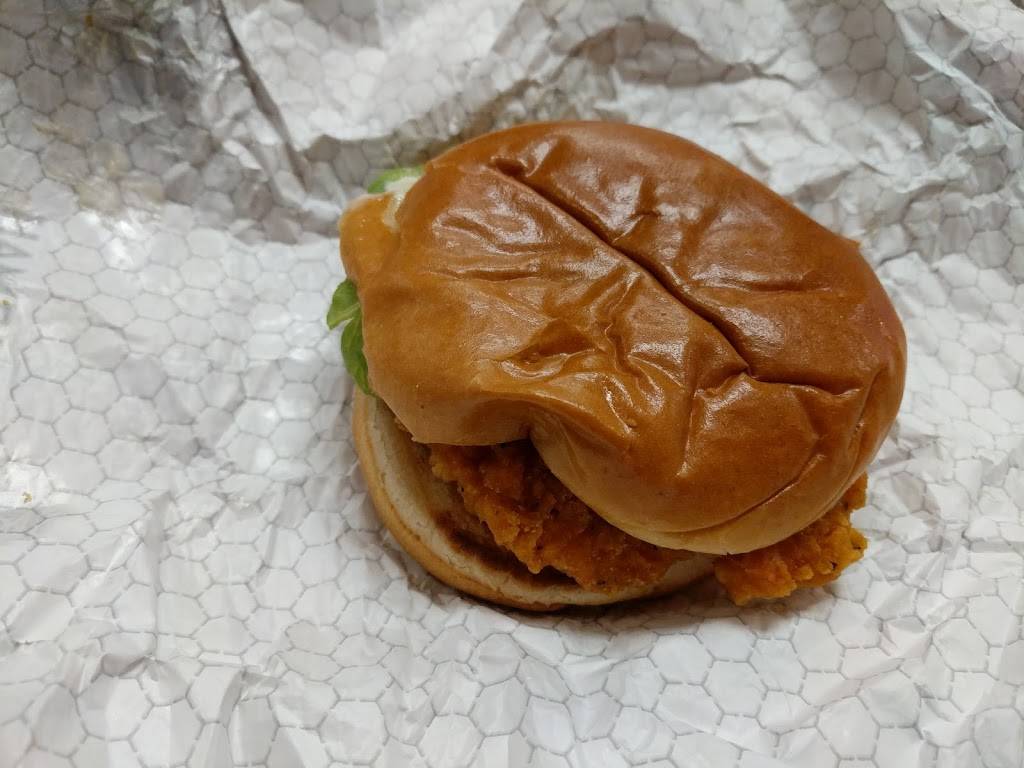 Wendys | restaurant | 636 Grassfield Pkwy, Chesapeake, VA 23322, USA | 7575481827 OR +1 757-548-1827