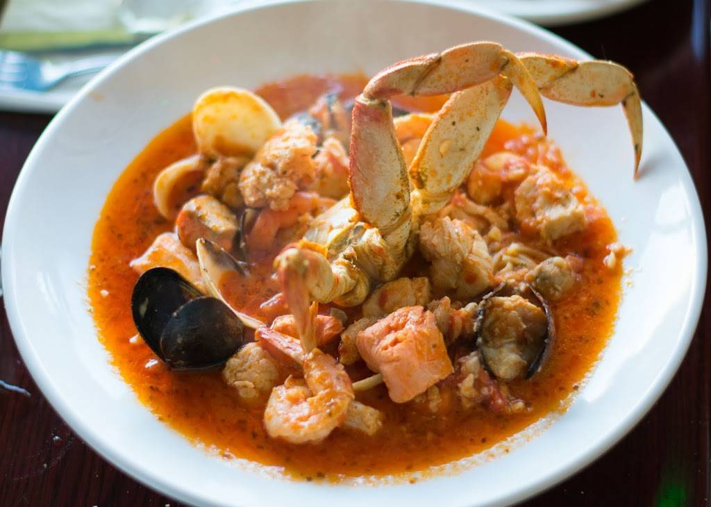 Crab Louies Bistro | restaurant | 46 Wharf 1 # 1, Monterey, CA 93940, USA | 8316551173 OR +1 831-655-1173