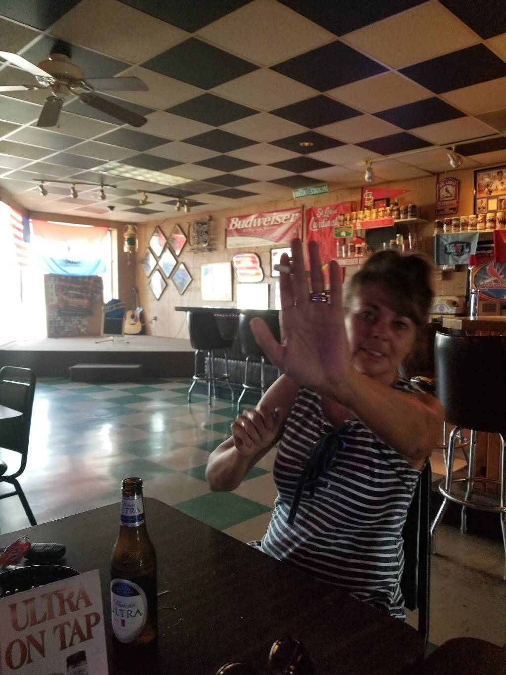 Sonnys Place | restaurant | 17 N Locust St, Dexter, MO 63841, USA | 5734148669 OR +1 573-414-8669