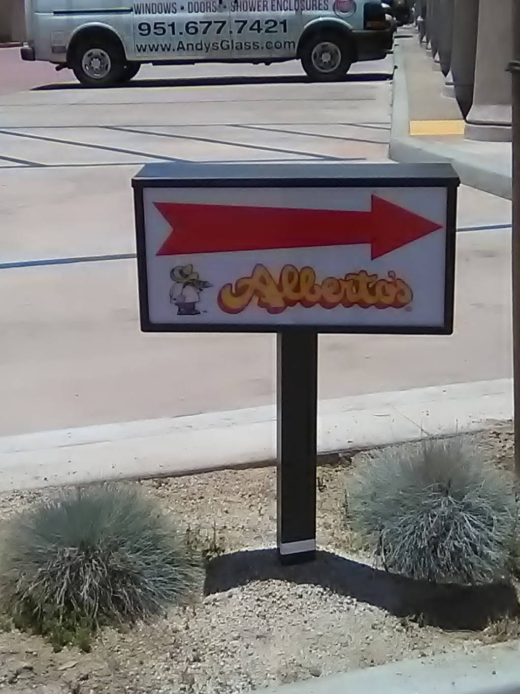 Albertos Mexican food | restaurant | 33389 CA-74, Hemet, CA 92545, USA | 9514910950 OR +1 951-491-0950