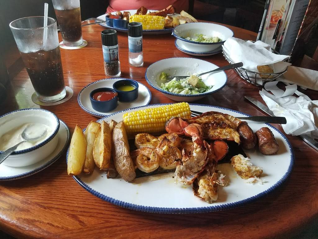 Red Lobster | restaurant | 750 Upper Glen St, Queensbury, NY 12804, USA | 5187610021 OR +1 518-761-0021