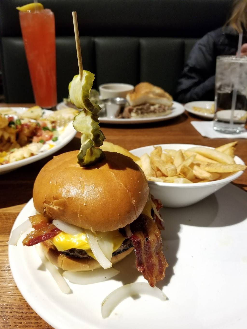 Granite City Food & Brewery | restaurant | 230 Conference Center Dr, East Peoria, IL 61611, USA | 3096998080 OR +1 309-699-8080