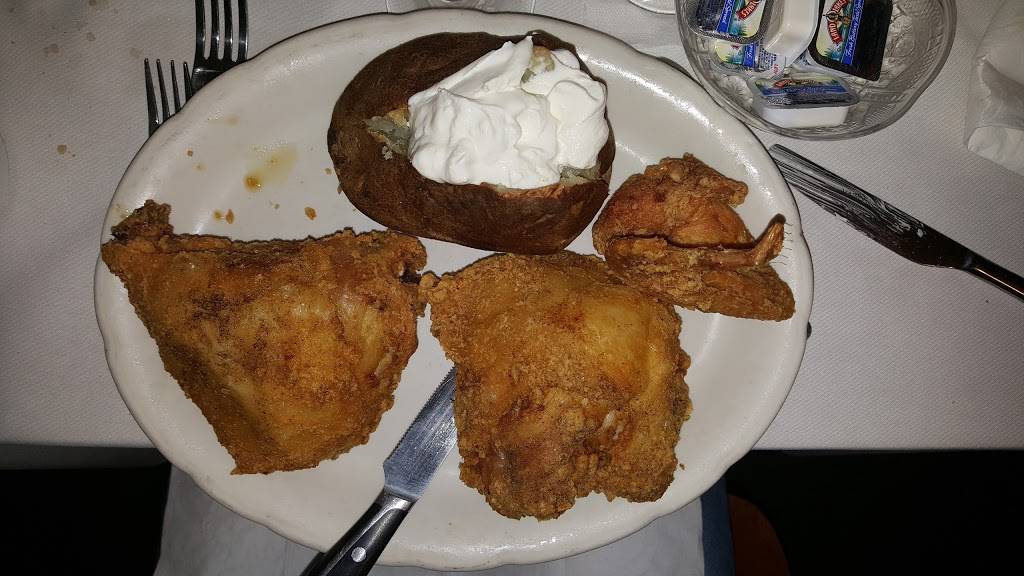 Cypress Restaurant & Lounge | restaurant | 1222 Broadway, Highland, IL 62249, USA | 6186549053 OR +1 618-654-9053