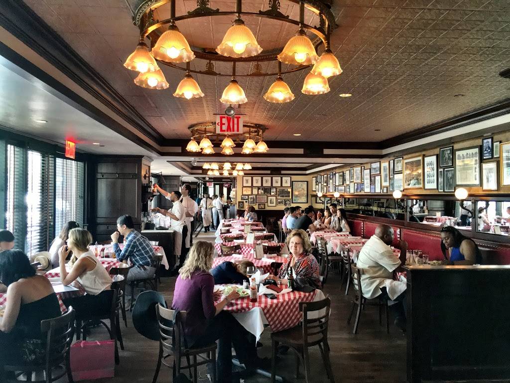 P.J. Clarkes | restaurant | 250 Vesey St, New York, NY 10281, USA | 2122851500 OR +1 212-285-1500