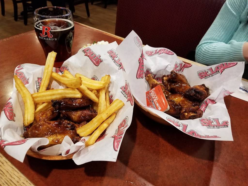 St. Louis Bar & Grill | restaurant | 4548 Dufferin St Unit A, North York, ON M3H 5R9, Canada | 4166632000 OR +1 416-663-2000