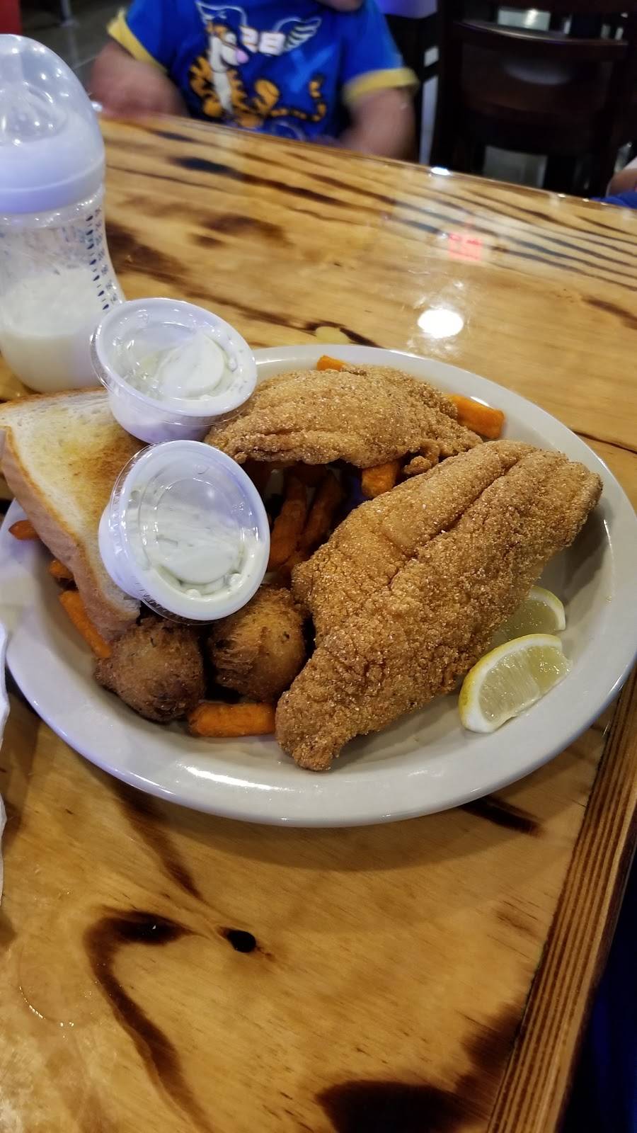 Gulf Coast Fish House | restaurant | 2230 SE Military Dr, San Antonio, TX 78223, USA | 2102770377 OR +1 210-277-0377