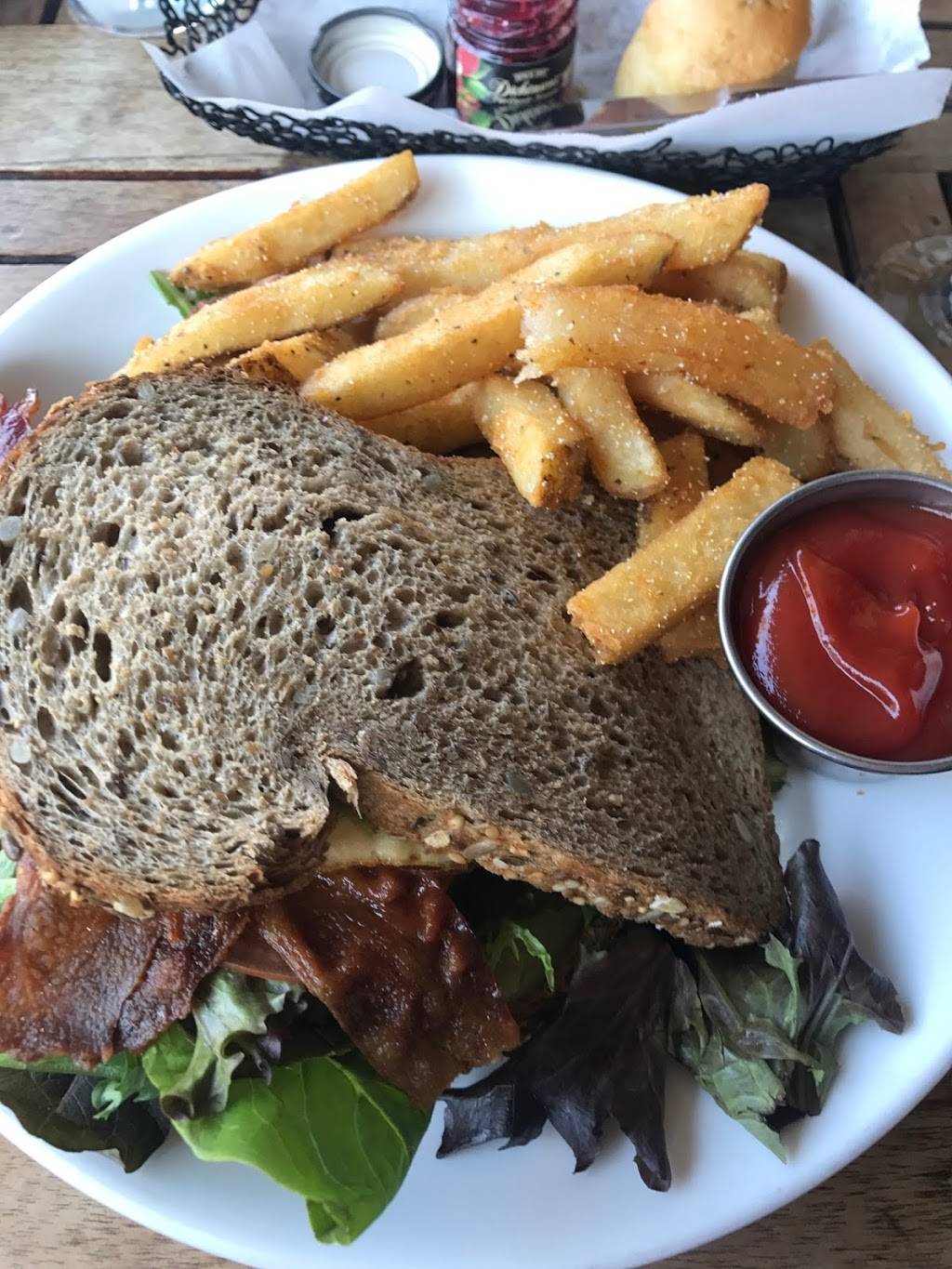 The Brass Rail | restaurant | 135 Washington St, Hoboken, NJ 07030, USA | 2016597074 OR +1 201-659-7074