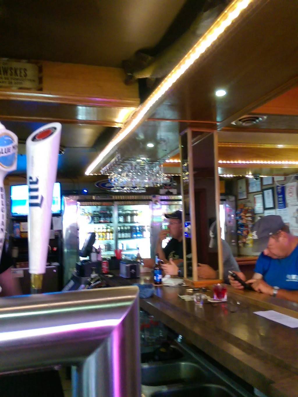 Fourth Lake Resort Bar & Grill | restaurant | 36670 N Corona Dr, Lake Villa, IL 60046, USA | 8473563007 OR +1 847-356-3007