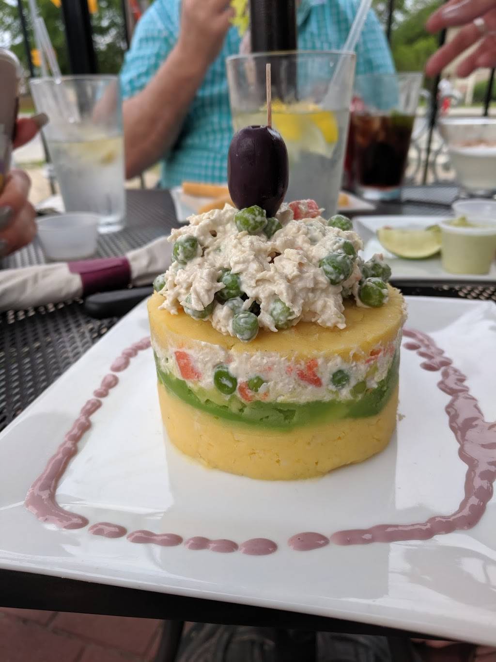 Shark Lounge | restaurant | 25 Pawtucket Ave, Pawtucket, RI 02860, USA | 4017243300 OR +1 401-724-3300