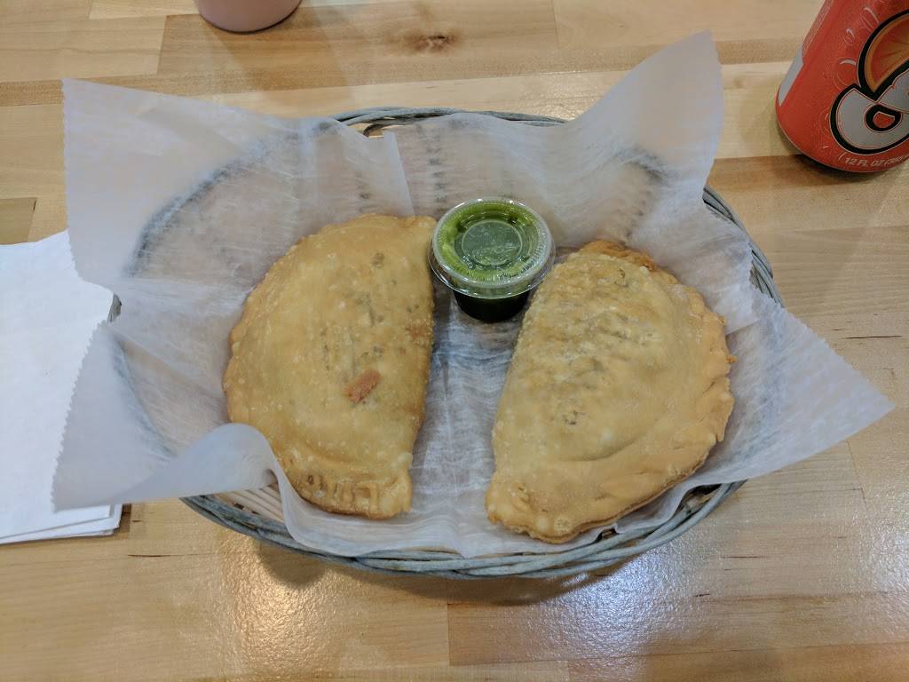 Litos Empanadas | restaurant | 2566 N Clark St, Chicago, IL 60614, USA | 7738571337 OR +1 773-857-1337