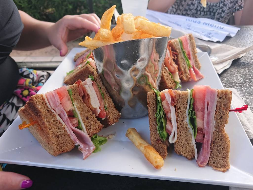 Breeze Bar & Grille | restaurant | 12401 International Dr, Orlando, FL 32821, USA | 4072385000 OR +1 407-238-5000