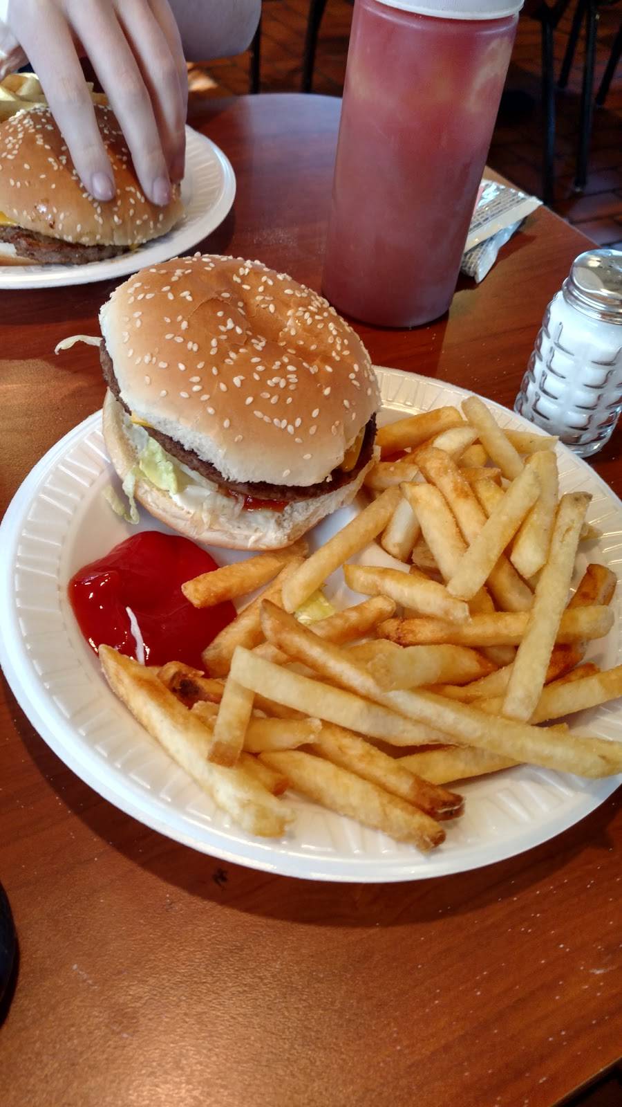 Petes Drive-In | restaurant | 1009 E Pearce Blvd, Wentzville, MO 63385, USA | 6363276992 OR +1 636-327-6992