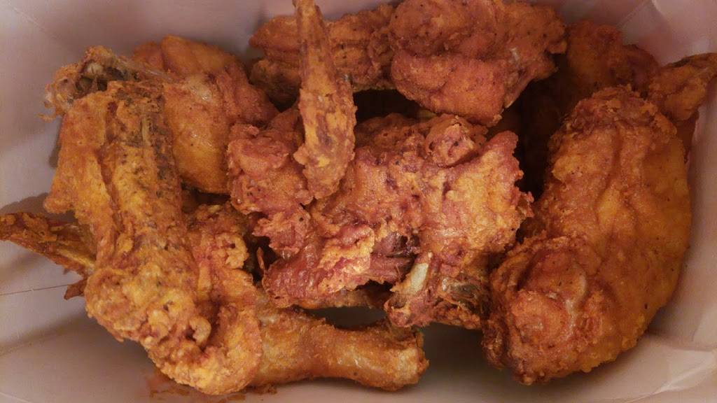 Crown Fried Chicken | restaurant | 323 W Marshall St, Norristown, PA 19401, USA | 6102773863 OR +1 610-277-3863