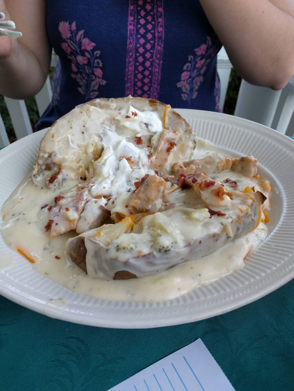 Mrs Lacys Magnolia House | restaurant | 405 Carthage St, Sanford, NC 27330, USA | 9197776787 OR +1 919-777-6787