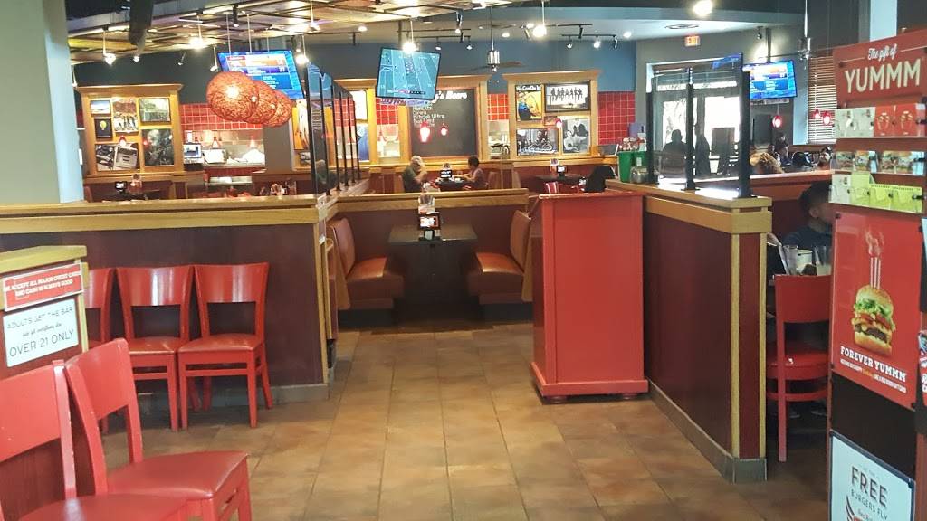 Red Robin Gourmet Burgers and Brews | restaurant | 7982 Citrus Park, Town Center, Tampa, FL 33625, USA | 8139205157 OR +1 813-920-5157