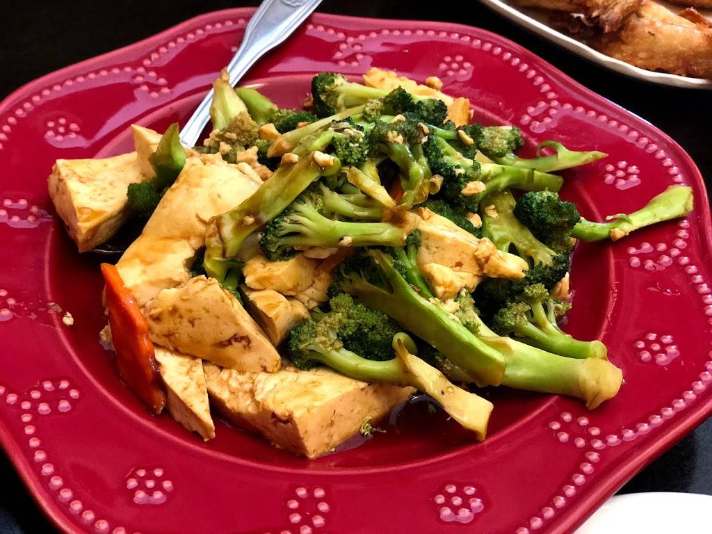 Golden Rooster | restaurant | 248 Dove Run Centre Dr, Middletown, DE 19709, USA | 3023768206 OR +1 302-376-8206