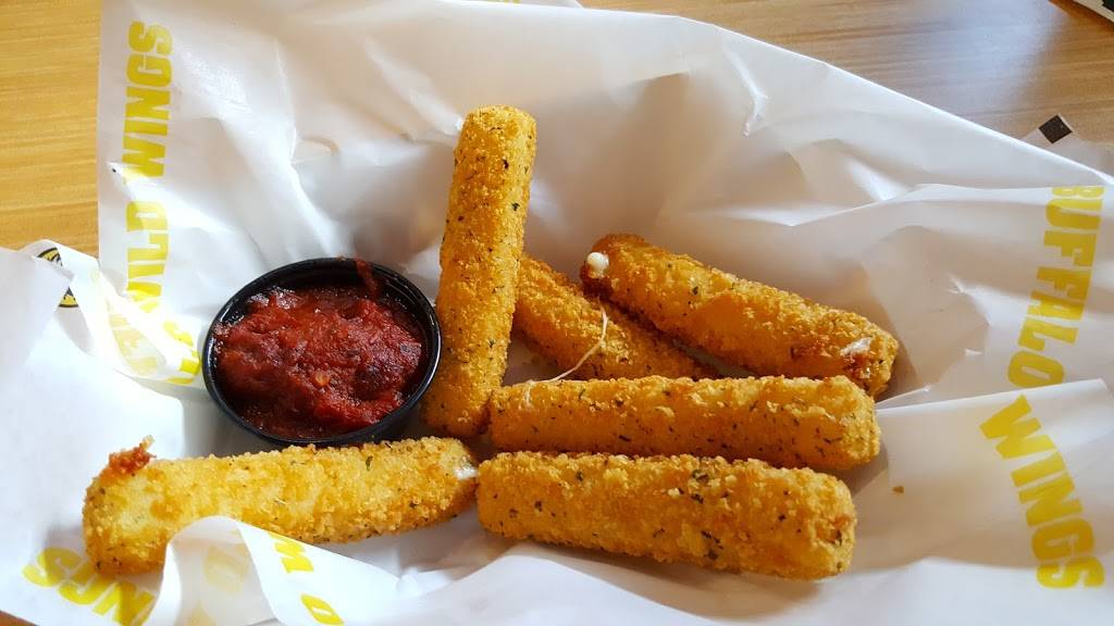 Buffalo Wild Wings | restaurant | 422 Cox Rd, Gastonia, NC 28056, USA | 7043494060 OR +1 704-349-4060