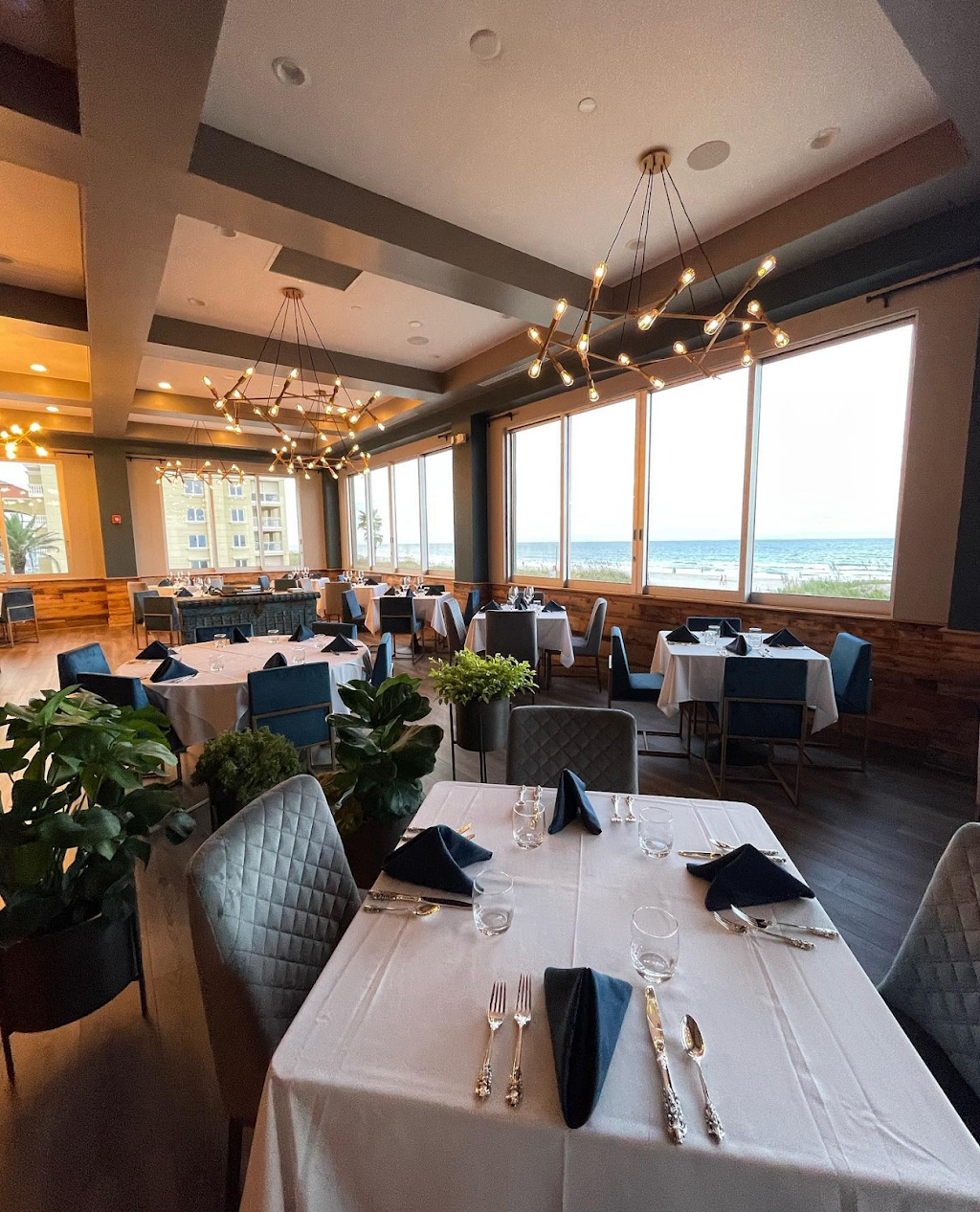 Refinery Jax Beach | restaurant | 831 1st St N, Jacksonville Beach, FL 32250, USA | 9047461318 OR +1 904-746-1318