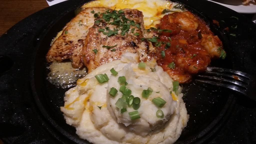 TGI Fridays | restaurant | 18001 Highwoods Preserve Pkwy, Tampa, FL 33647, USA | 8139712769 OR +1 813-971-2769