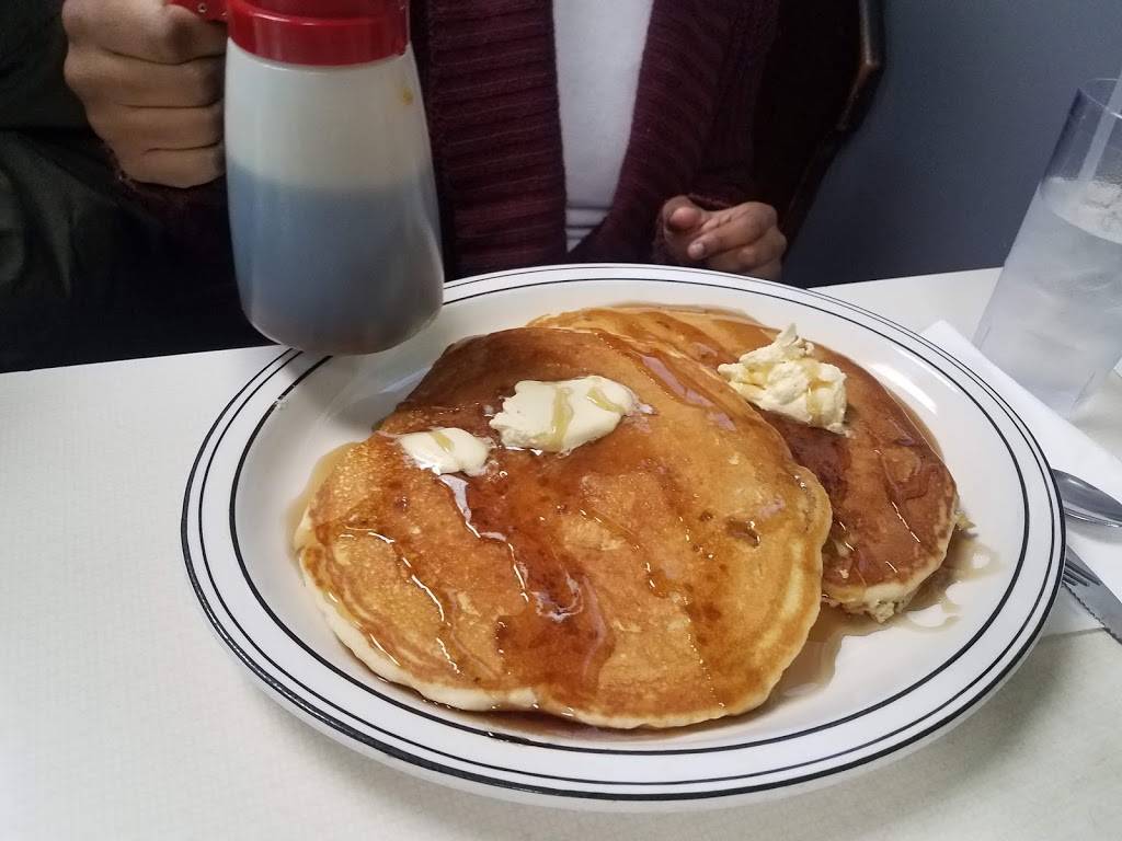 Tip Top Restaurant | restaurant | 814 W Maumee St, Adrian, MI 49221, USA | 5172658400 OR +1 517-265-8400