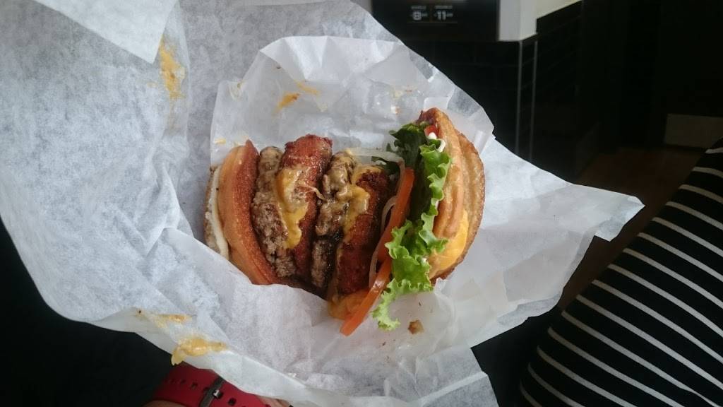 The Burgers Priest | restaurant | 129 Lakeshore Rd E, Mississauga, ON L5G 1E5, Canada | 9059907300 OR +1 905-990-7300