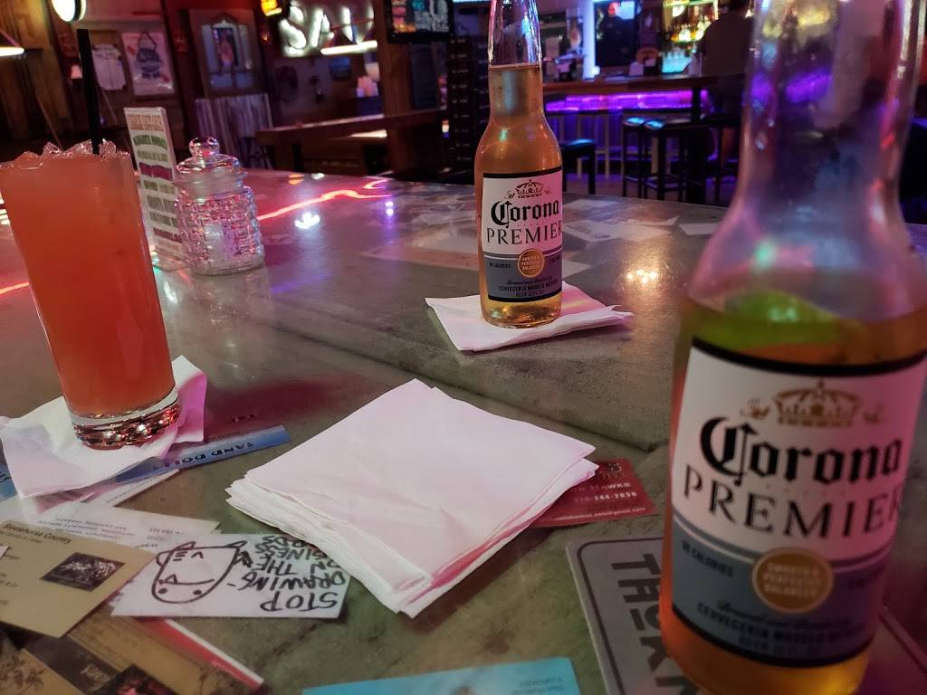 Way Point Saloon aka Mollys | restaurant | 1270 Main St, Ramona, CA 92065, USA | 7607899050 OR +1 760-789-9050