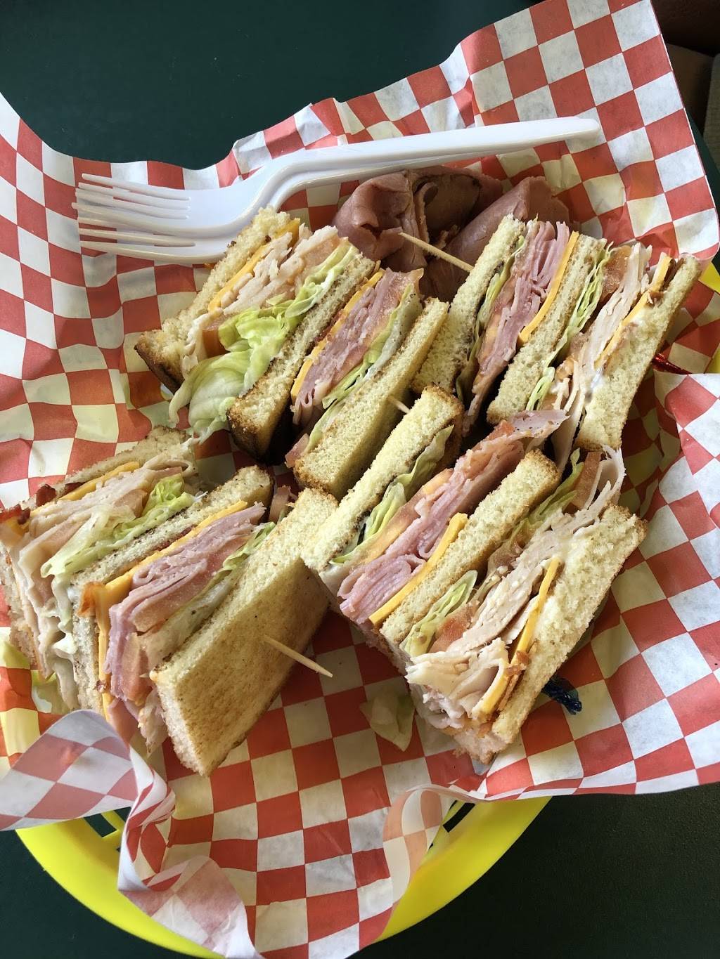 Saras Deli | meal takeaway | 3001 Gateway Dr # 110, Irving, TX 75063, USA | 9727532639 OR +1 972-753-2639