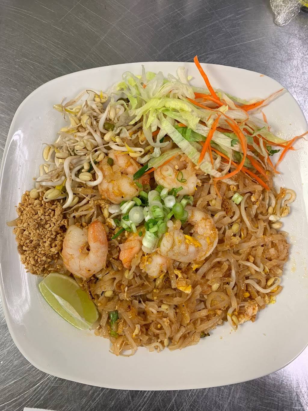 11 Tiger Thai Food | restaurant | 240 5th St SE, Barberton, OH 44203, USA | 2343347055 OR +1 234-334-7055