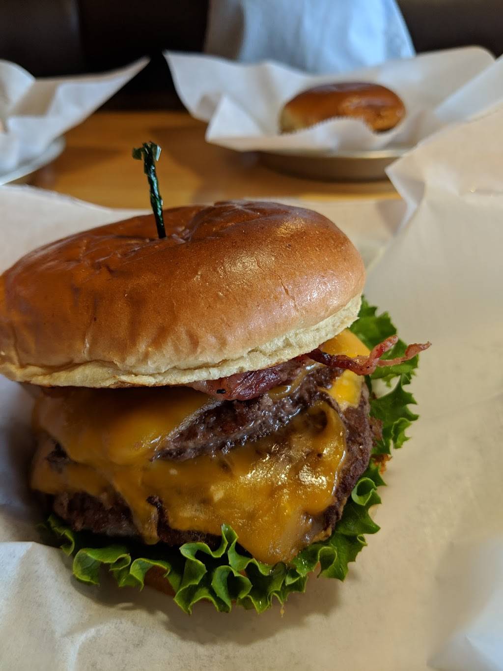 Meatheads | restaurant | 11143 W Lincoln Hwy, Frankfort, IL 60423, USA | 8154690244 OR +1 815-469-0244