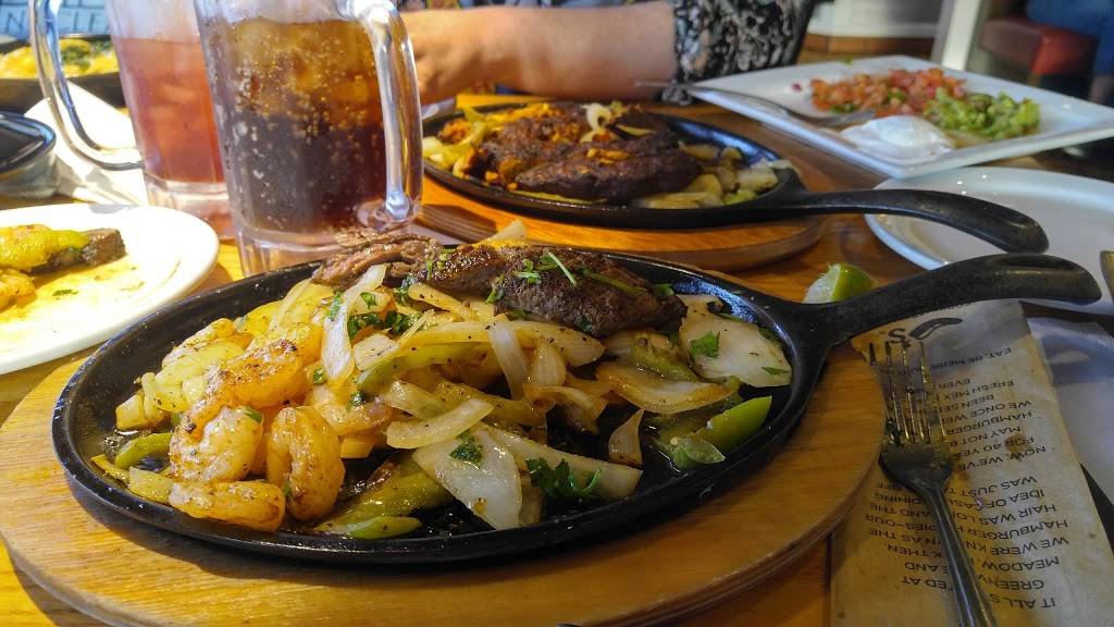 Chilis Grill & Bar | restaurant | 8450 W Cross Dr, Littleton, CO 80123, USA | 3039735863 OR +1 303-973-5863