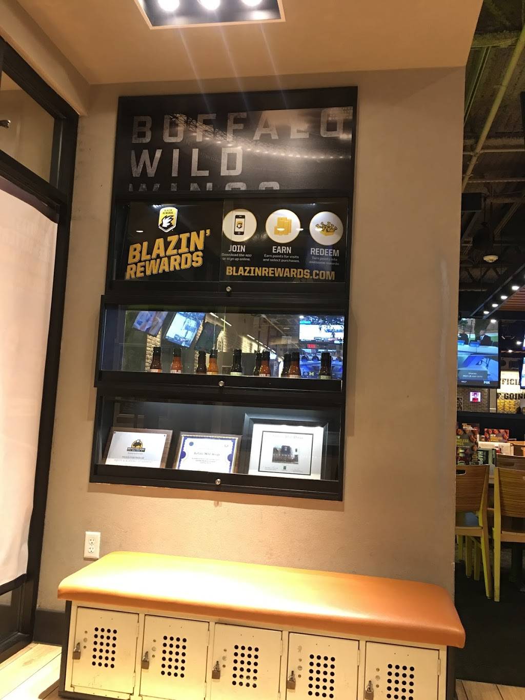 Buffalo Wild Wings | meal takeaway | 8000 W Broward Blvd, Plantation, FL 33388, USA | 9543700194 OR +1 954-370-0194