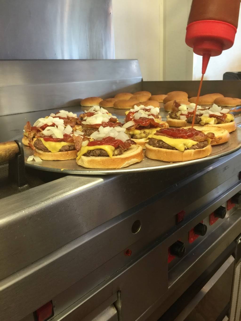 Zacs Hamburgers | restaurant | 3600 Concord Rd, Aston, PA 19014, USA | 6104858511 OR +1 610-485-8511