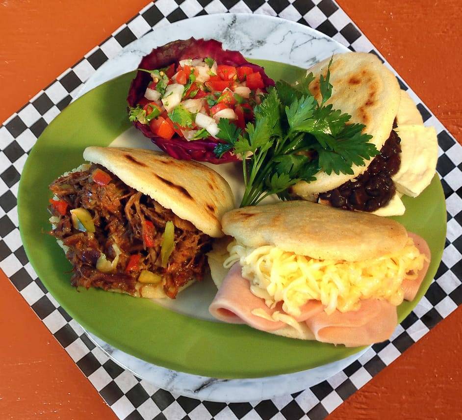 Villa Bakery "Con Sabor Venezolano" | restaurant | 5407 W Irlo Bronson Memorial Hwy, Kissimmee, FL 34746, USA | 3216770572 OR +1 321-677-0572