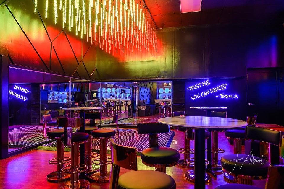 MÉLANGE | restaurant | 221 Market Ave N, Canton, OH 44702, USA | 3305875566 OR +1 330-587-5566