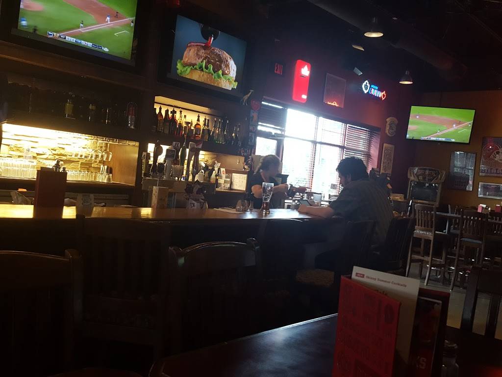 Boston Pizza | restaurant | 431 Norwich Ave, Woodstock, ON N4S 3W4, Canada | 5195367800 OR +1 519-536-7800