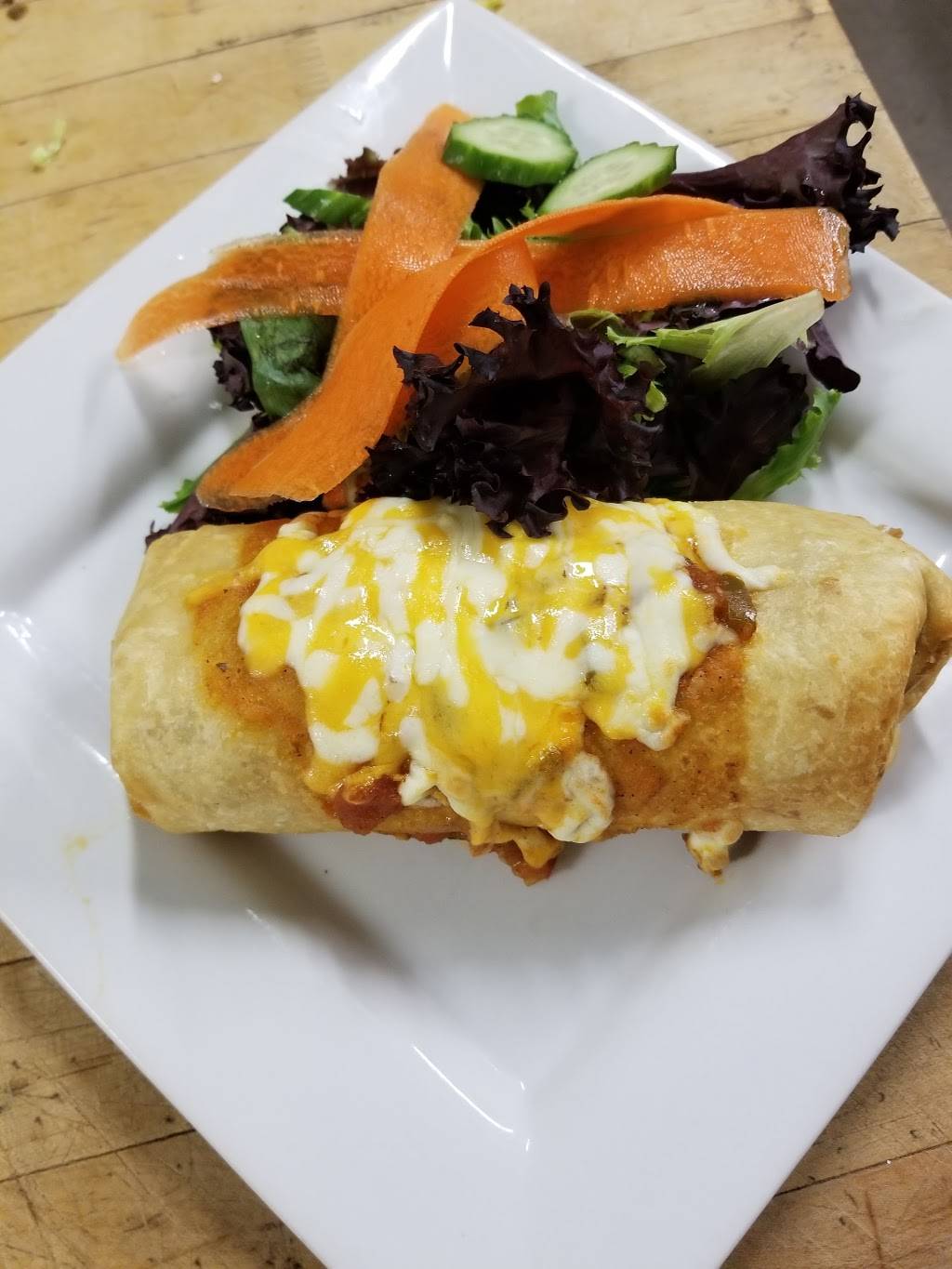 Crossroads Restaurant and Bar | restaurant | 751 Christina St N, Point Edward, ON N7V 1X5, Canada | 5193441157 OR +1 519-344-1157