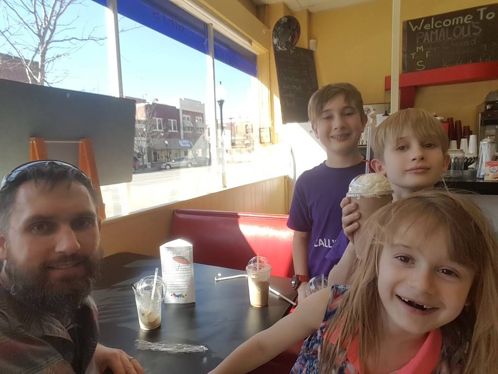 Graves Drug | restaurant | 212 S Summit St, Arkansas City, KS 67005, USA | 6204422300 OR +1 620-442-2300