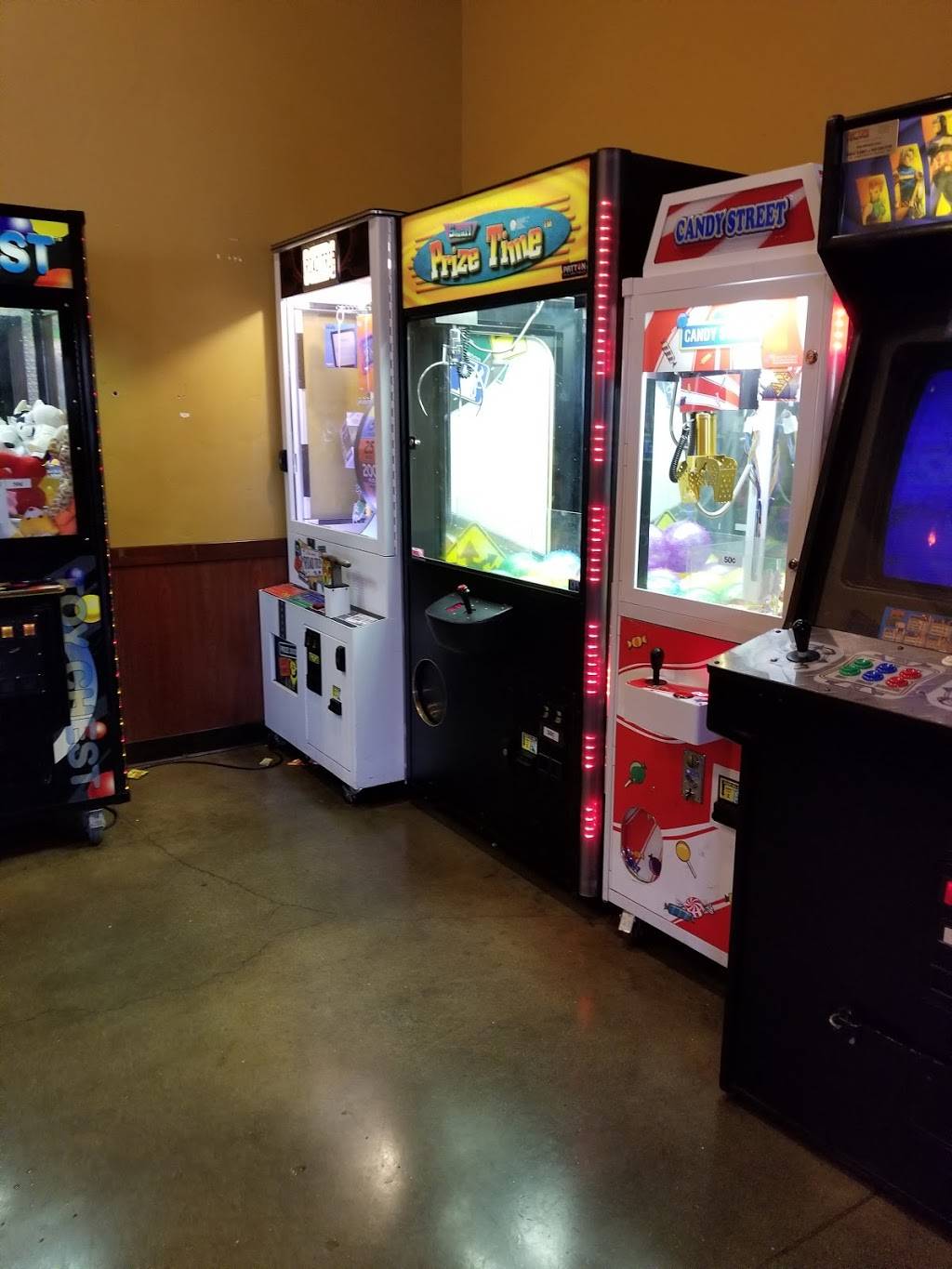 Me-N-Eds Pizzeria | restaurant | 7025 N West Ave, Fresno, CA 93711, USA | 5594360563 OR +1 559-436-0563