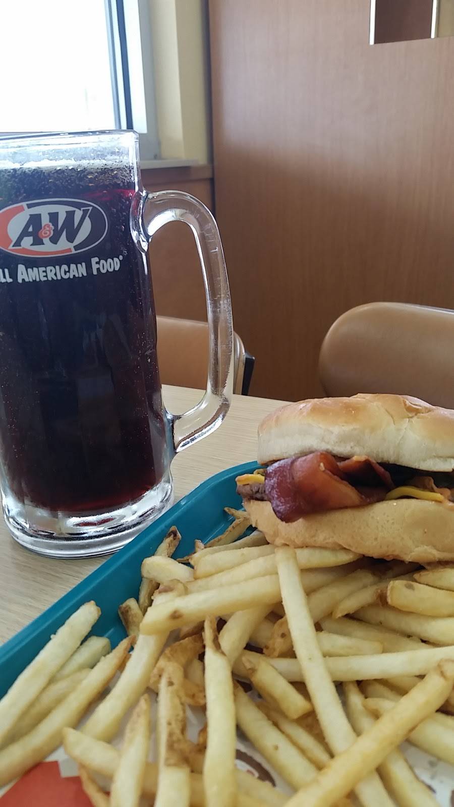 A&W Restaurant | restaurant | 3801 E Calumet St, Appleton, WI 54915, USA | 9209939999 OR +1 920-993-9999