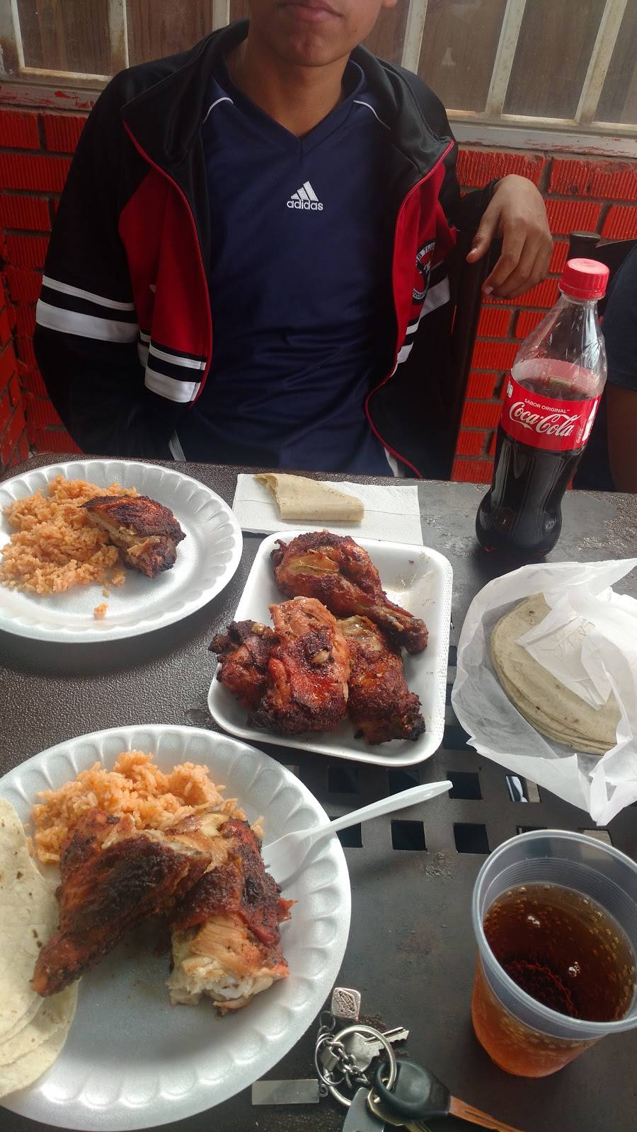 Pollos El Leñador | restaurant | Calle Esmeralda 1128, California, 22890 Ensenada, B.C., Mexico | 016461207746 OR +52 646 120 7746