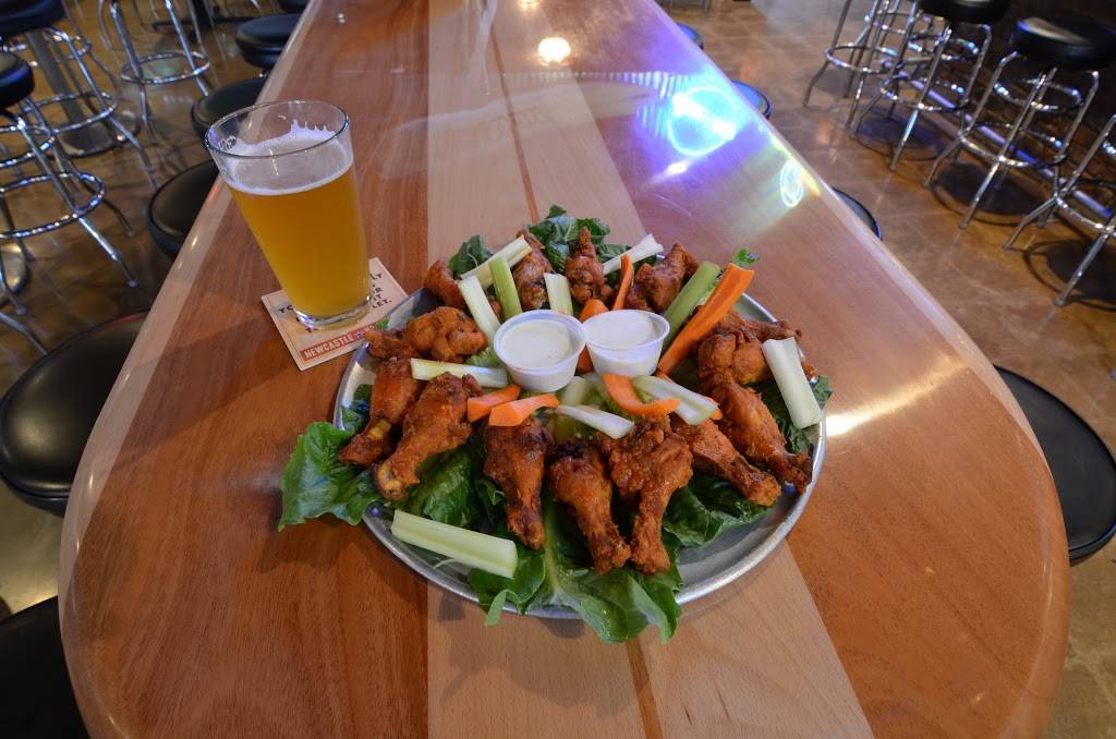 Surf Dogs Sports Grill | restaurant | 5932 Warner Ave, Huntington Beach, CA 92649, USA | 7148465700 OR +1 714-846-5700