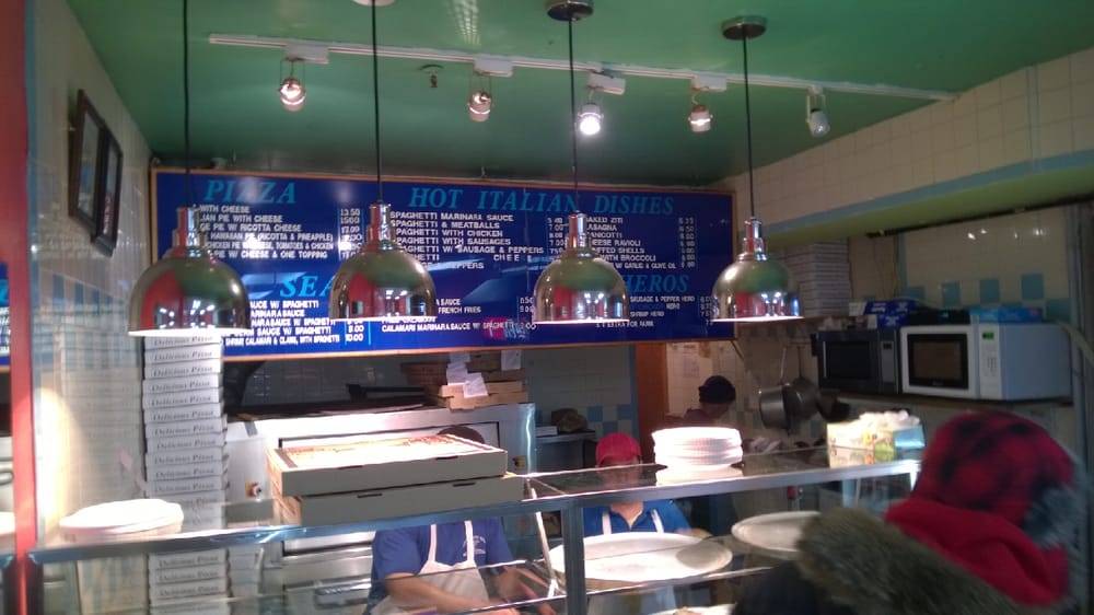 Toms Delicious Pizza | restaurant | 3161 Broadway, New York, NY 10027, USA | 2129322100 OR +1 212-932-2100