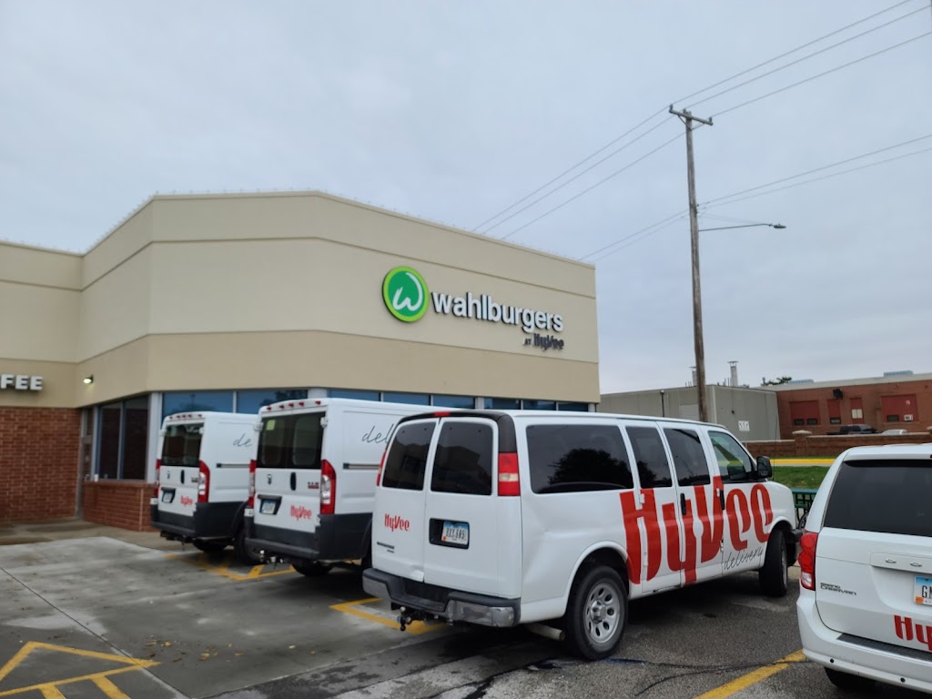 Wahlburgers @ Hy-Vee | restaurant | 640 Lincoln Way, Ames, IA 50010, USA | 5152321961 OR +1 515-232-1961