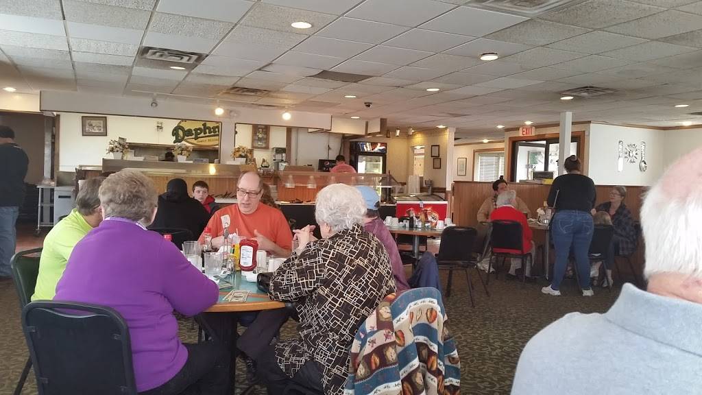 Daphnes Family Restaurant | restaurant | 720 Woodlawn Rd, Lincoln, IL 62656, USA | 2177351699 OR +1 217-735-1699
