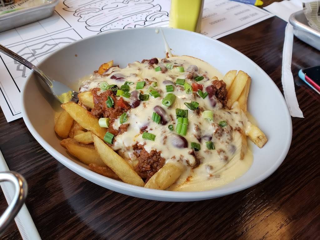 Wahlburgers | restaurant | 7105 Mills Civic Pkwy #160, West Des Moines, IA 50266, USA | 5152254885 OR +1 515-225-4885