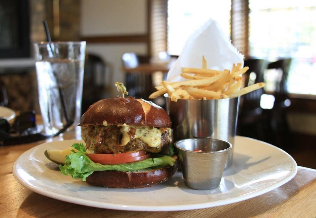 Countyline Tavern | restaurant | 800 W Lake Cook Rd, Buffalo Grove, IL 60089, USA | 8475207447 OR +1 847-520-7447