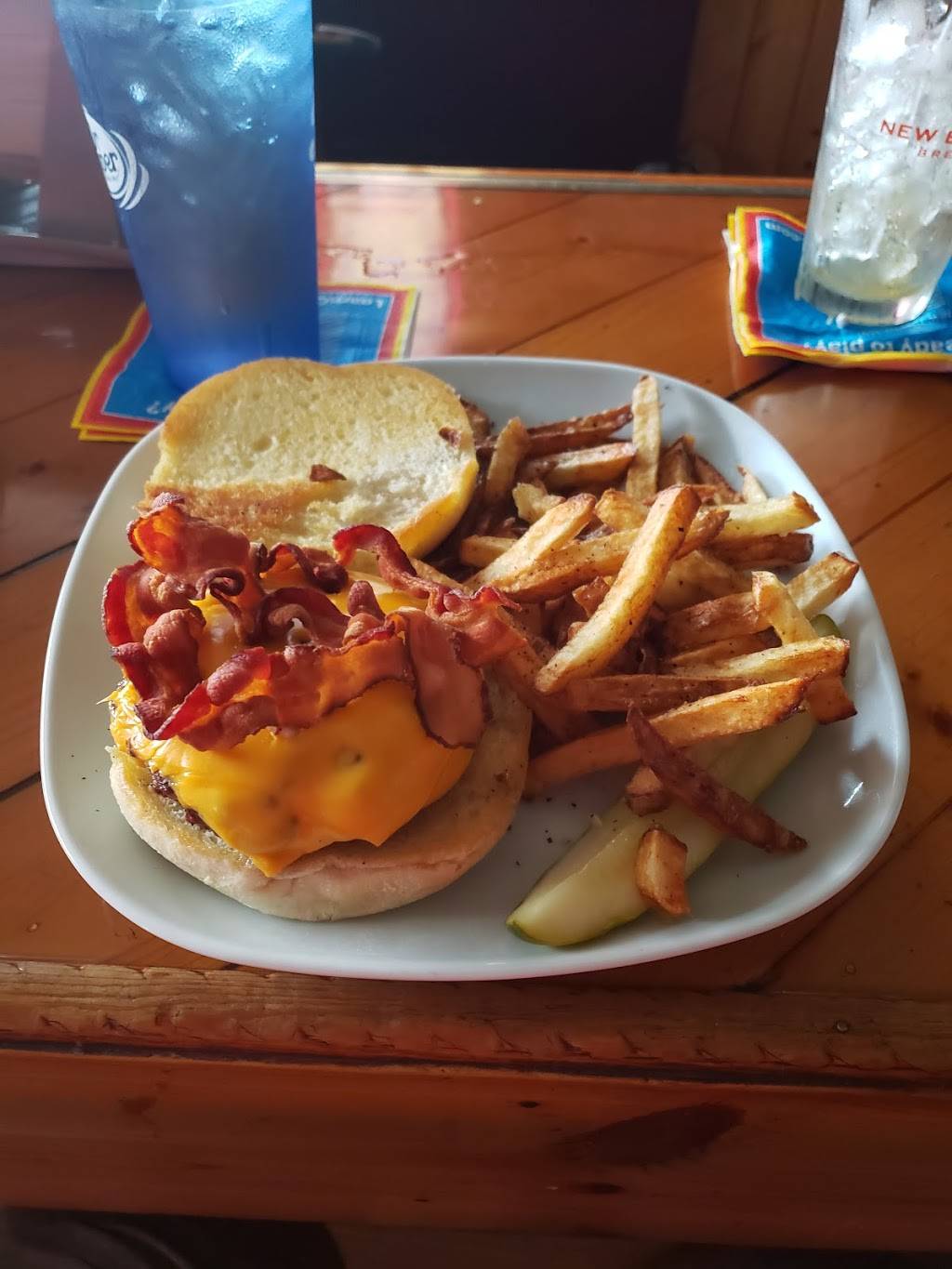 Steeners Pub | restaurant | 3022 NY-430, Bemus Point, NY 14712, USA | 7167209093 OR +1 716-720-9093