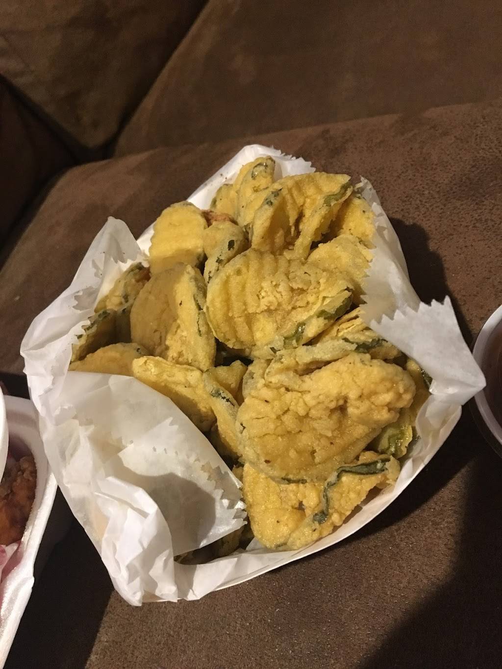 Big J Js Fish & Chicken | restaurant | 3126 N University St, Peoria, IL 61604, USA | 3096882222 OR +1 309-688-2222